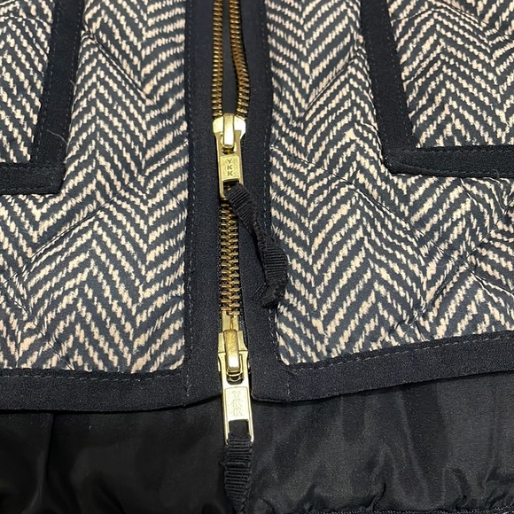 J. Crew Down Full Zip Jacket Vest Women’s Small Black Herringbone Pockets Gold - Picture 8 of 9